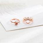 Anel feminino rosé personalizado com compartimento para foto, exibido sobre fundo branco com visual delicado.