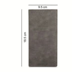 Carteira cinza personalizada vista de frente, com textura lisa e medidas de 9,5 cm por 18,5 cm.